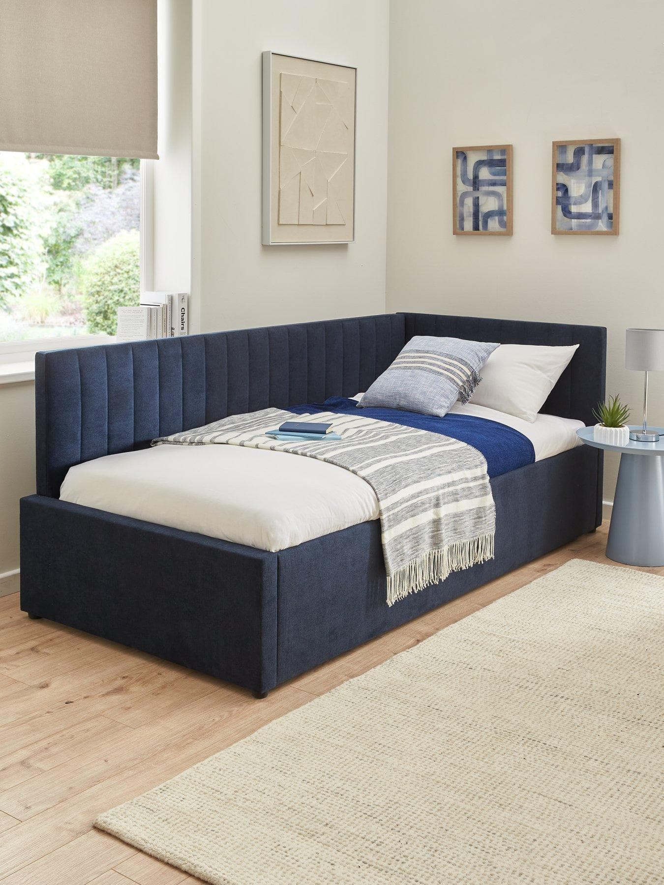A single bed in an EazyRoom listing